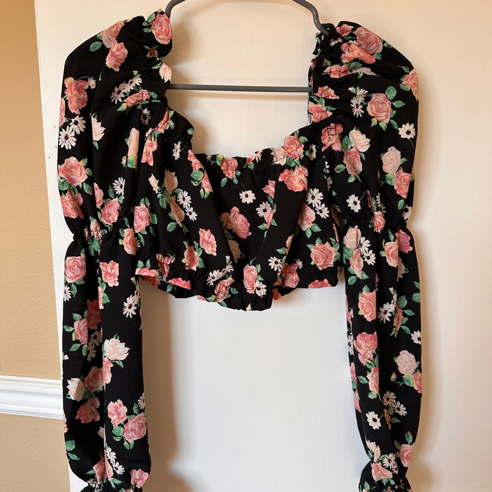 H&M Black Puff Sleeve Crop Top